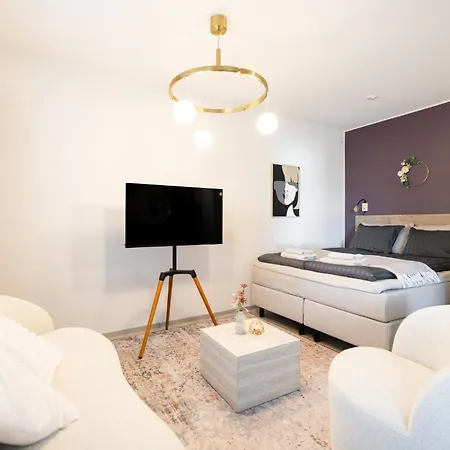 Pluminous Studio- Free Parking- No Staircase *