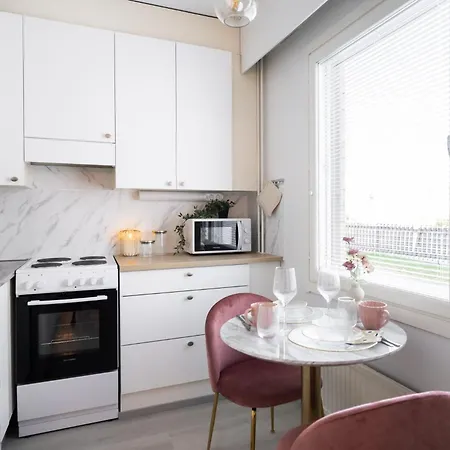 Pluminous Studio- Free Parking- No Staircase Διαμέρισμα