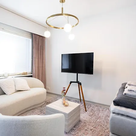 Pluminous Studio- Free Parking- No Staircase Рованиеми