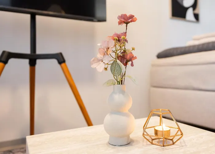 Pluminous Studio- Free Parking- No Staircase *